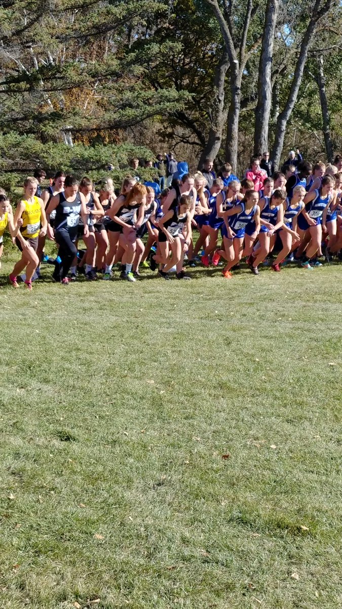 LarryLasch's tweet photo. #BWXC race day!  Section 6a championships.  A good day to win in the rain.  #wahpetonhuskies #Breckenridgecowboys https://t.co/uThKdNj3lG