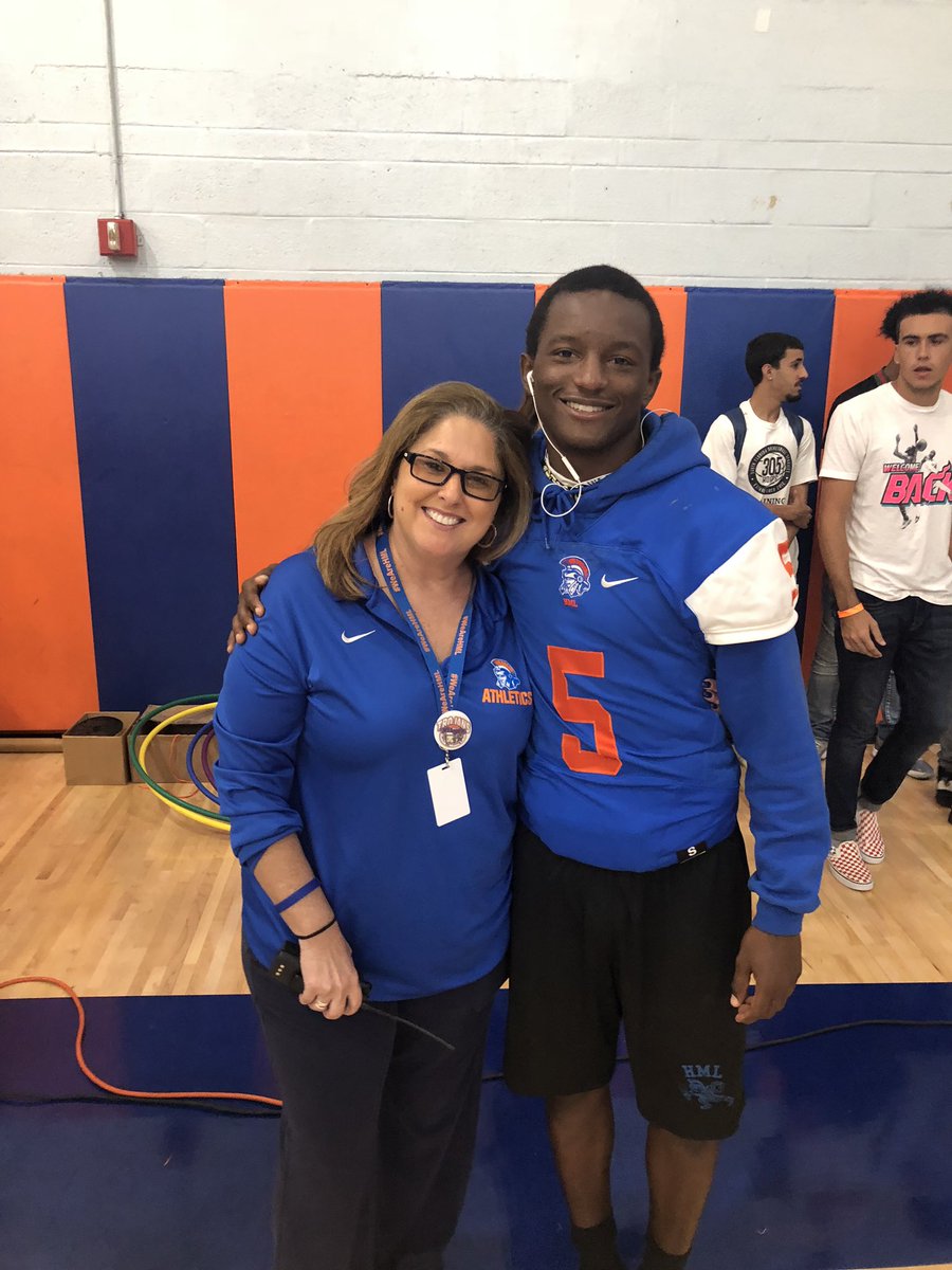 HMLSrHighSchool's tweet photo. Trojans celebrating #hoco2018 @HMLActivities @lisagarcia_lisa @NROSup @hmldigitalmedia @HmlClub @news_hml https://t.co/cXe77xVimz