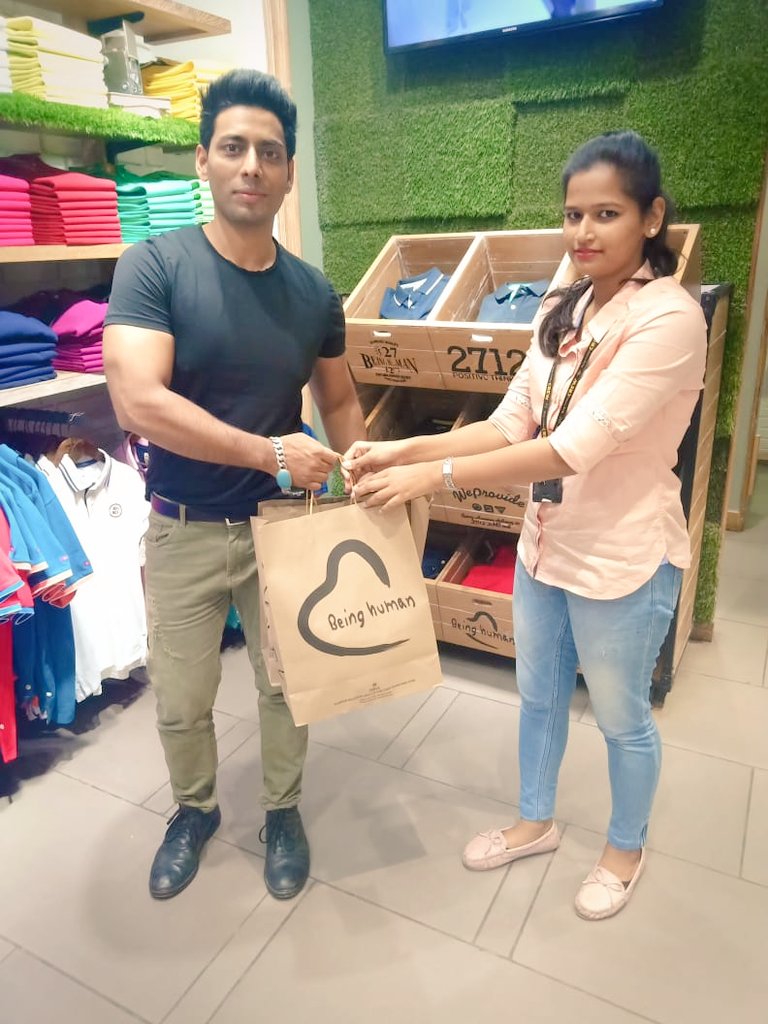 aalam1992khan's tweet photo. @bebeinghuman @beinghumanclothing for this supper amazing sling bag #love #care #share #joy #health #help #beinghuman #lookgood #dogood #feelgood with being human clothing https://t.co/Yj27sJ8L50