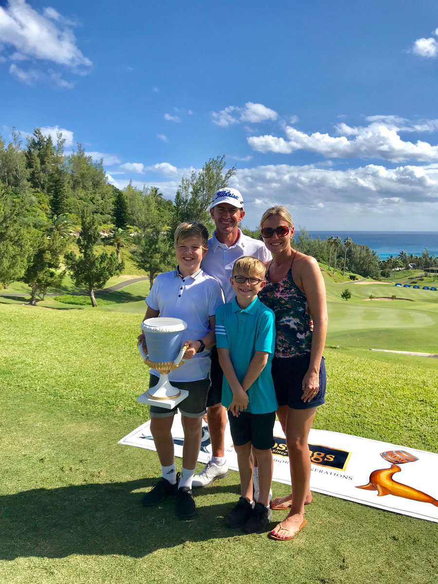 Our champion <a href="/sililly/">Simon</a> is going to need to book an extra seat home for that 🏆! 😎🏌️‍♂️#Bermuda3s