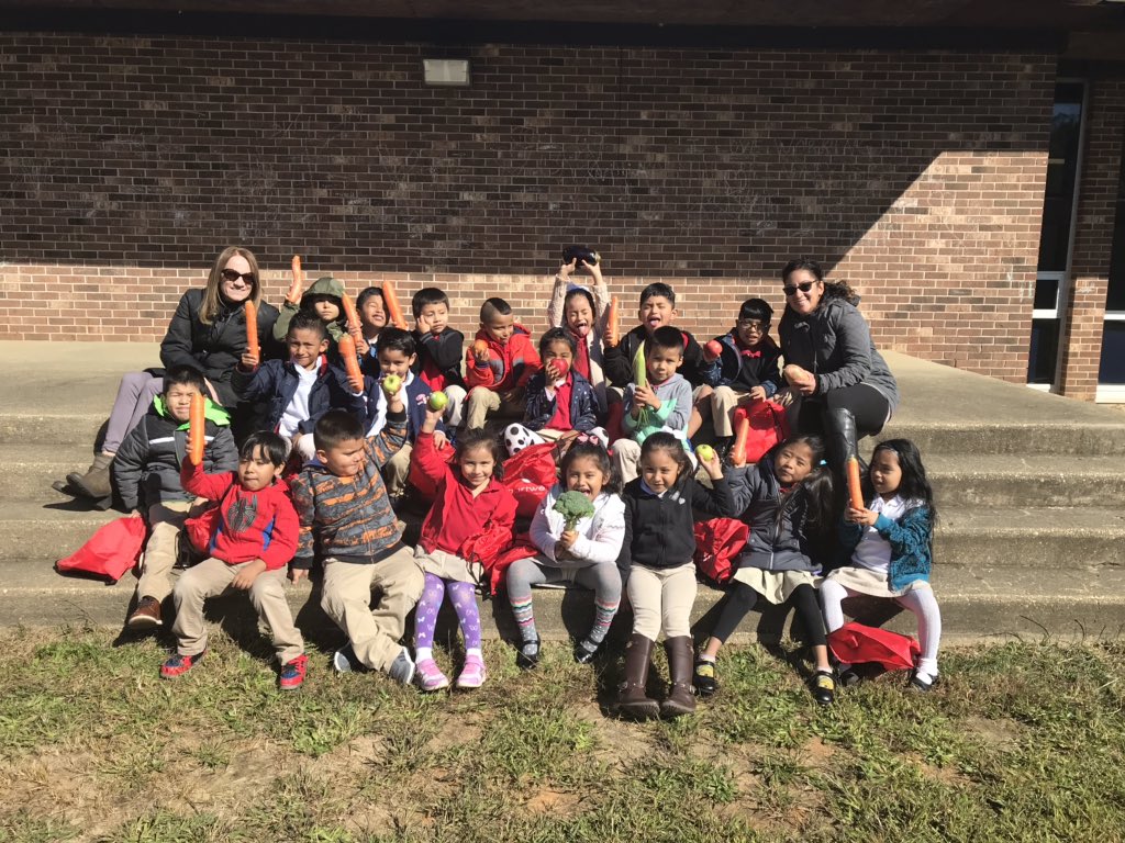 Establishing healthy habits is vital. Students were so excited to visit the farmers market. 🥦🌽🍆🍠🍐🍎<a href="/rbpsEAGLES/">Red Bank Primary</a> @Nursecathyr