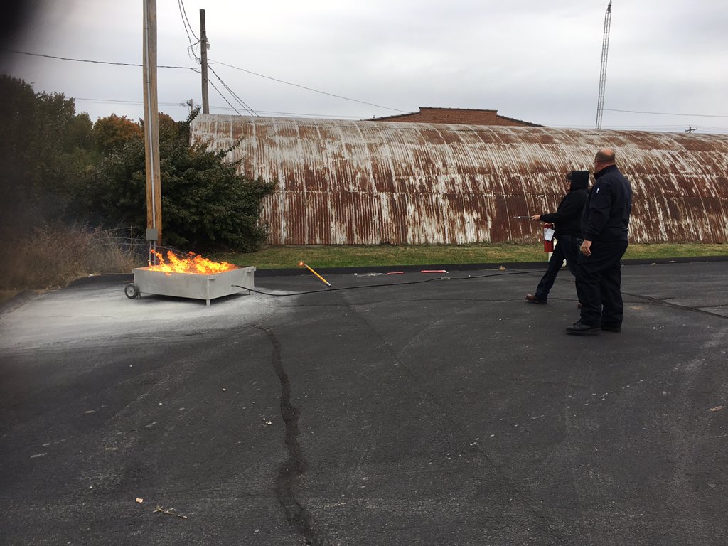 slwilliams18's tweet photo. Fire Safety with our local Fire Department.  We appreciate their time and effort in giving us this training.  A Big Thank You ! A great day of learning ! https://t.co/HsXpp4EsCN