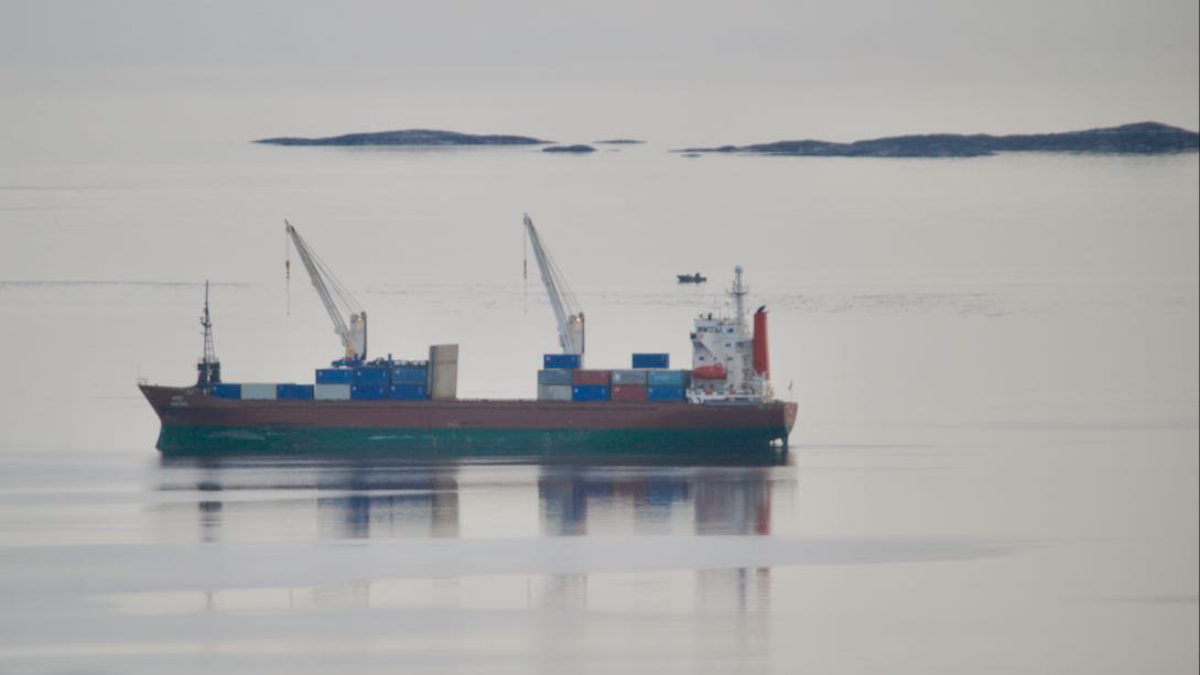 FrankReardon1's tweet photo. The M/V #AVATAQ #CYCX @sealift in #KoojesseInlet #Iqaluit #Nunavut on OCT.23.2018 #ShipsInPics @Shipspotting_Ca https://t.co/SFx8PUQnjl