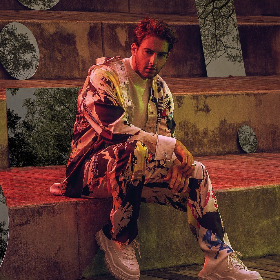 DarinWorldwide's tweet photo. @DarinOfficial's new single "Identitetslös" is out on all streaming platforms!

Also, don't forget to buy your tickets to the Darin Arena Tour! Sale starts today at 10:00 CEST.

https://t.co/OJV1Sj4LAg https://t.co/wA7FWjnFVu
