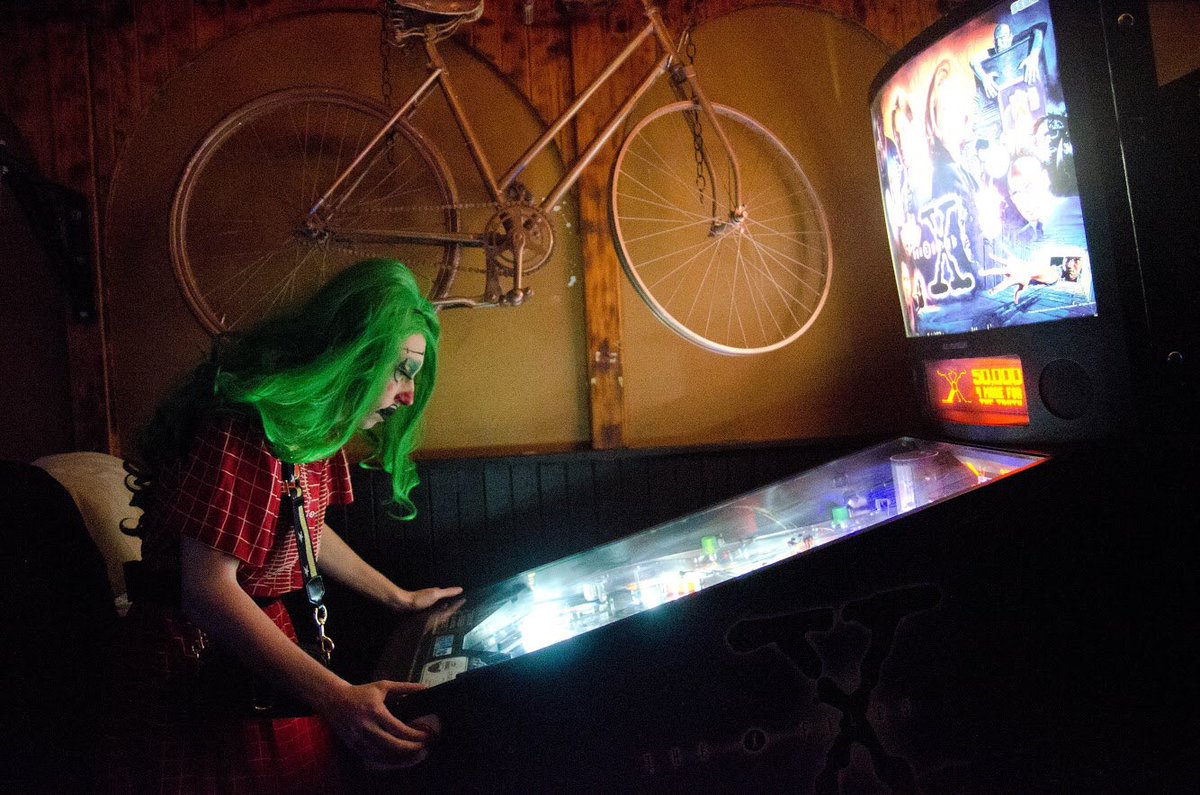 #Throwback to the magic of #SPOOKYVIBEZ, celebrating the launch of #FeelYourFantasy, playing video games w/ @ladykunterpunt + getting glammed up with glitter. Stay tuned for more photos to come! 📸: @casssieandra #tbt