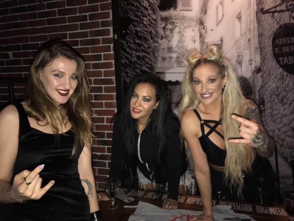 Our lovely lead singer Alexandra with the awesome <a href="/ButcherBabies/">BUTCHER BABIES</a> <a href="/HeidiTheButcher/">Heidi Shepherd</a> @