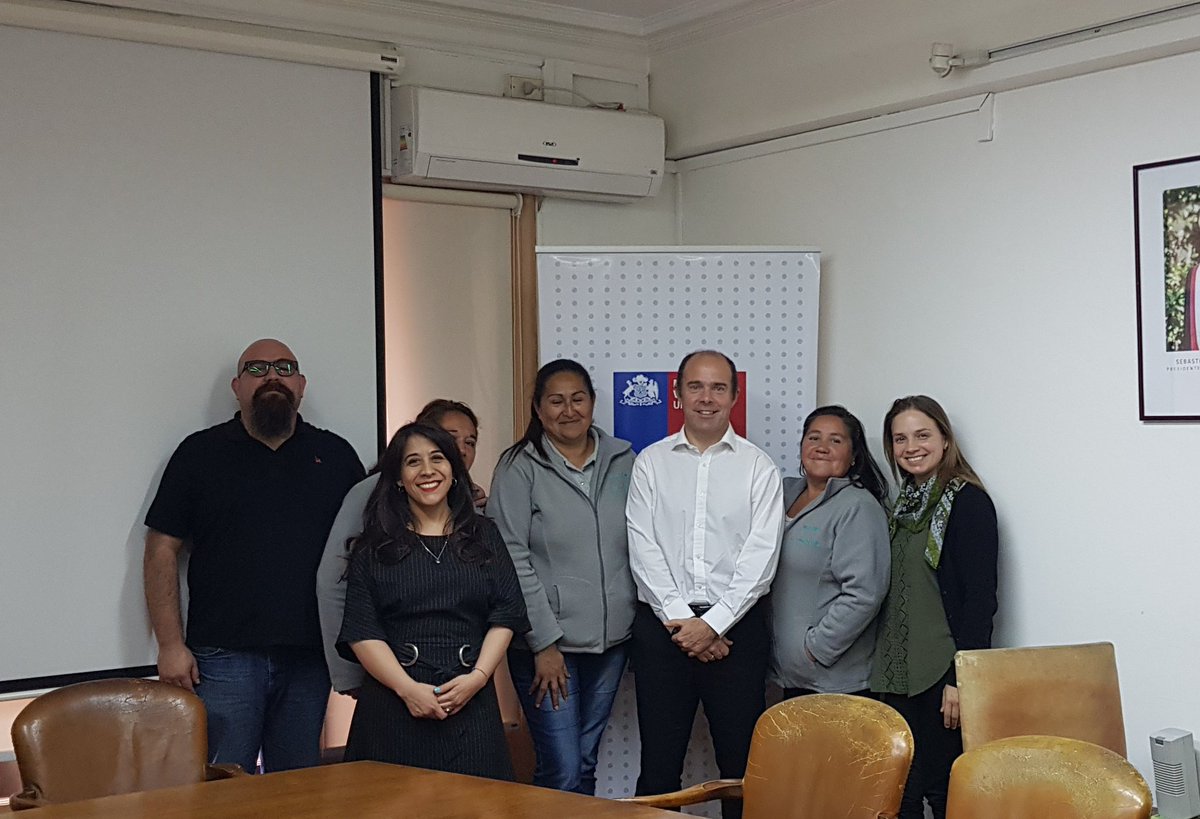 VictorSVenegas's tweet photo. Excelente reunión con subsecretario @GuilleRolandoV y dirigentas de #PlanMaestroMartaBrunet trabajando el co-diseño de la #RegeneraciónUrbana de @BrunetPlan #ERU @ServiuRM @Minvu @MinvuRM https://t.co/0JDYUhBkG8