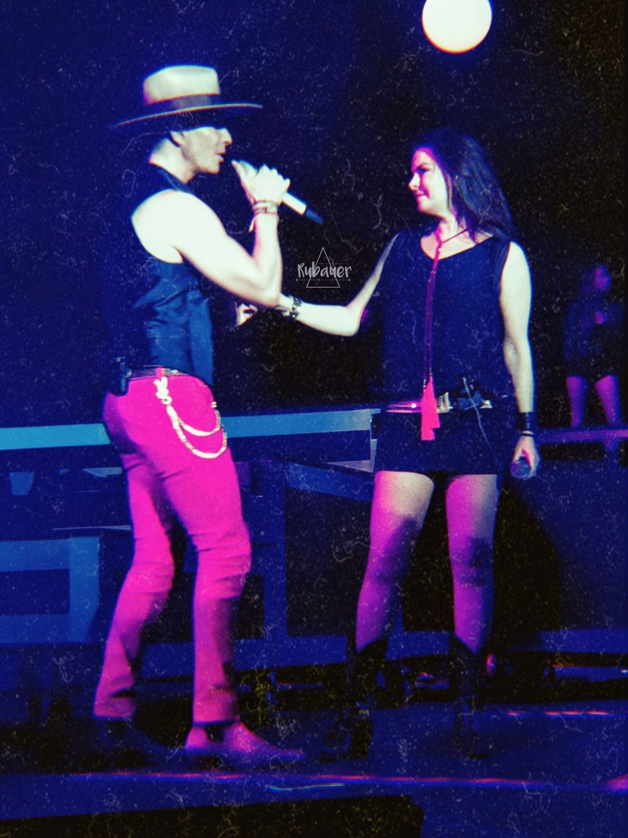 Rubauerfans's tweet photo. Nuestros bellos /Alix &amp; Erik/ en la noche de anoche en tierras sagradas: O A X A C A🏵

📷: @ximna_yzudur muchas gracias por tus fotos bonita! 
#rubauer #alixbauer #erikrubin #tourjuntos #timbiriche https://t.co/47IXBQwEok