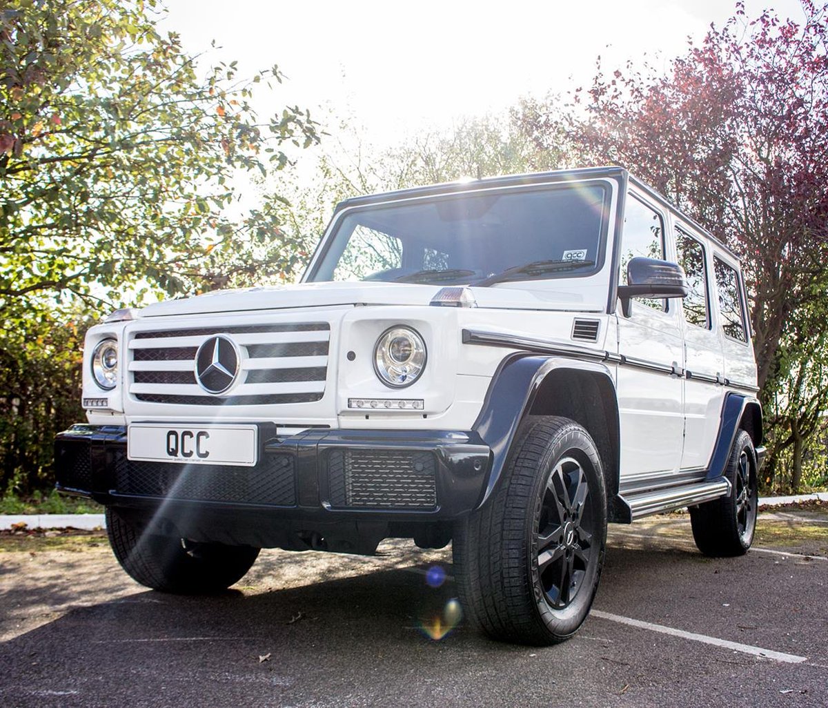 What a poser 📷🤨 #mercedesg350 #mercedesgwagon