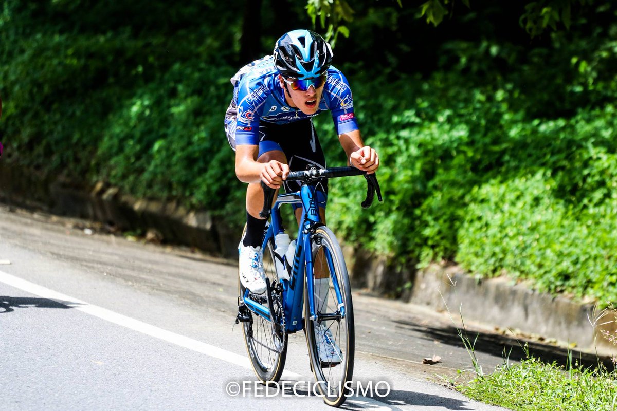 jciclistas's tweet photo. #VPorvenir2018 etapa 2.
Mantenemos el segundo lugar en la clasificación general, con @Darroyave05  a 5'' del líder, Marlon Castro.
@Felipegraja01  es 27 a 1'18''.
Santiago Sandoval es 80 a 1'18''.
Emmanuel Ortiz es 111 a 1'18''
Carlos Álvarez es 133 a 2'02''
#SomosJC https://t.co/nAPmCN74TG