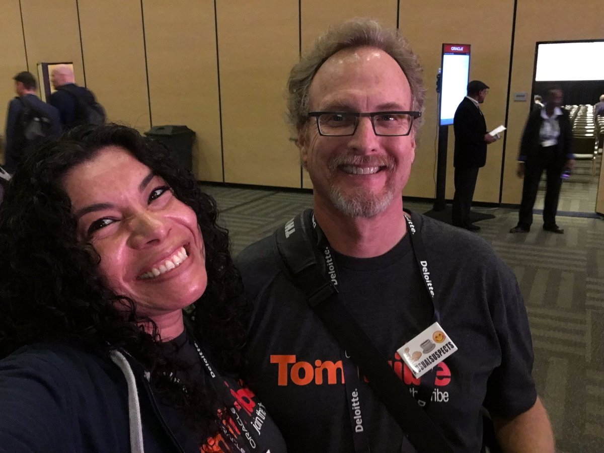 ameliaeiras's tweet photo. #tribers 🧡 @ivanjunckes &amp; @CesarHgt talking about #invoking #RESTfulservices with @MicroProfileIO #RESTclient @OracleCodeOne 💙 #OSS #sharingIScaring 💛 @tomitribe https://t.co/sBE2mHwcSo