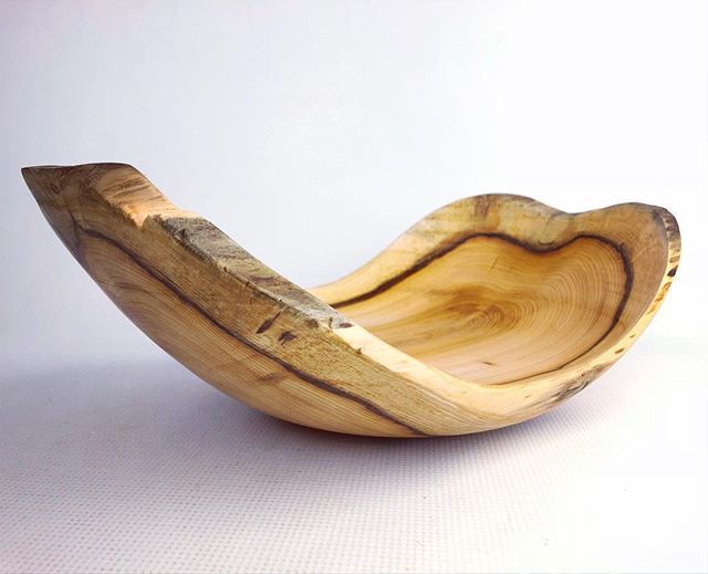zennormade's tweet photo. 12” yew wings #zennormade
#woodworking #woodturning #woodwork #bowl #waney #liveedge #naturaledge #wooden #rustic #natural #bark #tree #log #woodisgood #wings #woodporn #woodcarving #art #yew #english #etsy #etsysellerofinstagram #oak #linkinbio #💚🌳 https://t.co/ixNHztjl6w