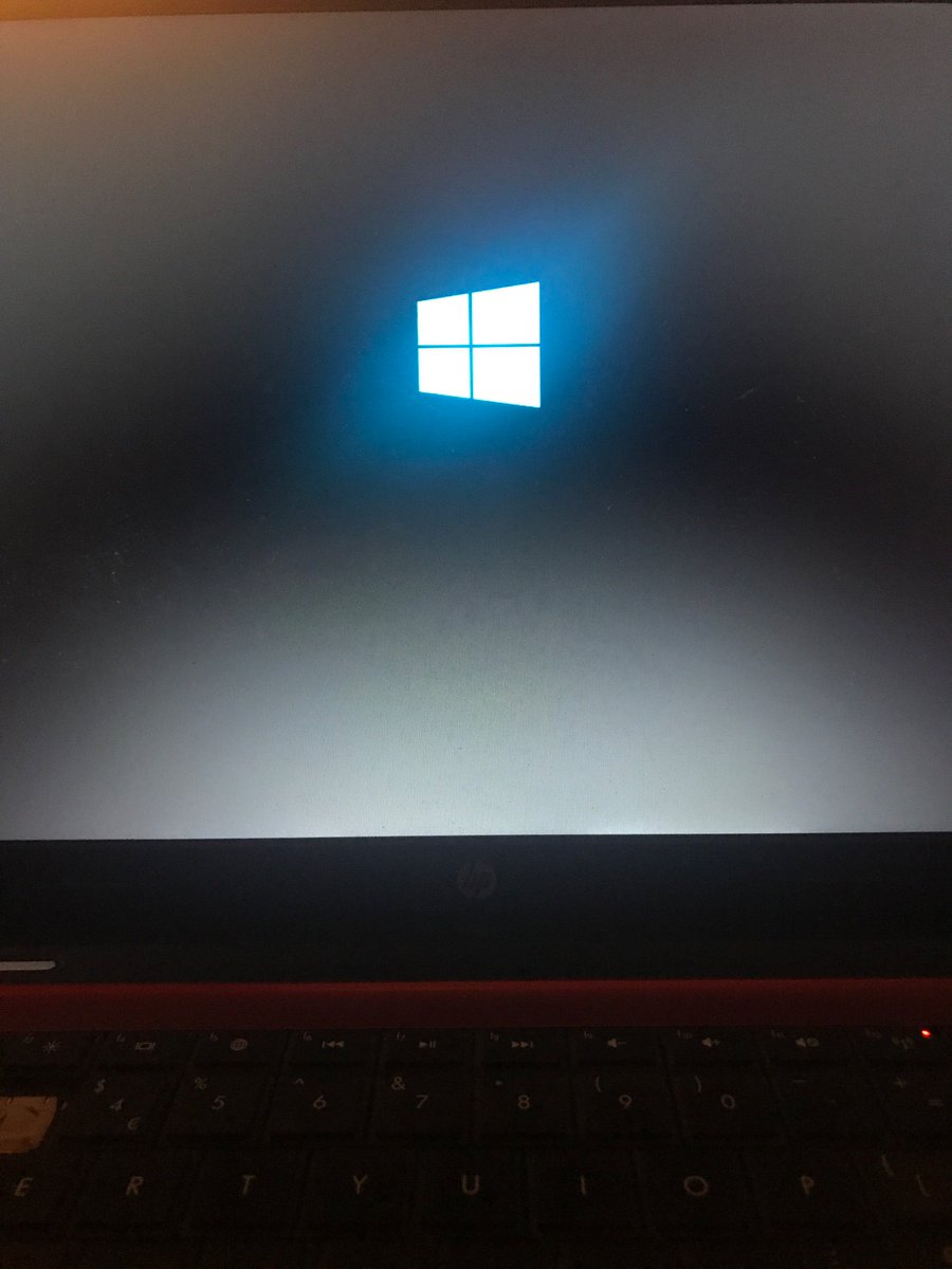RBoardman91's tweet image. Thanks @Windows 10 update for destroying my laptop 👍🏼 stuck in a cycle of &apos;critical fail&apos; &apos;diagnosing PC&apos; #Windows10October2018Update