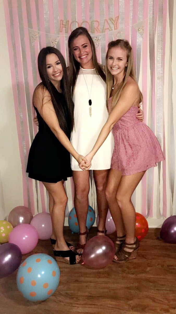 KaitlynMcdona12's tweet photo. HAPPY 21ST BIRTHDAY TAY!!!! Can’t wait to celebrate!😛 🤘🏼ilysm you beautiful soul💗 @taylor_smith25 https://t.co/XO1fLzgXEQ