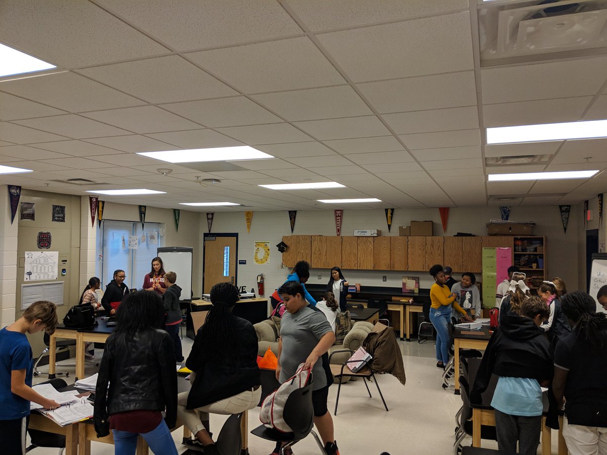 chngnlives's tweet image. Time to purge! Binders that is, first binder clinic of the year. Organization is a step toward success!!
@RAMiddle_RAMS @A5instruction
@AVIDEasternDiv #RAMSInspire