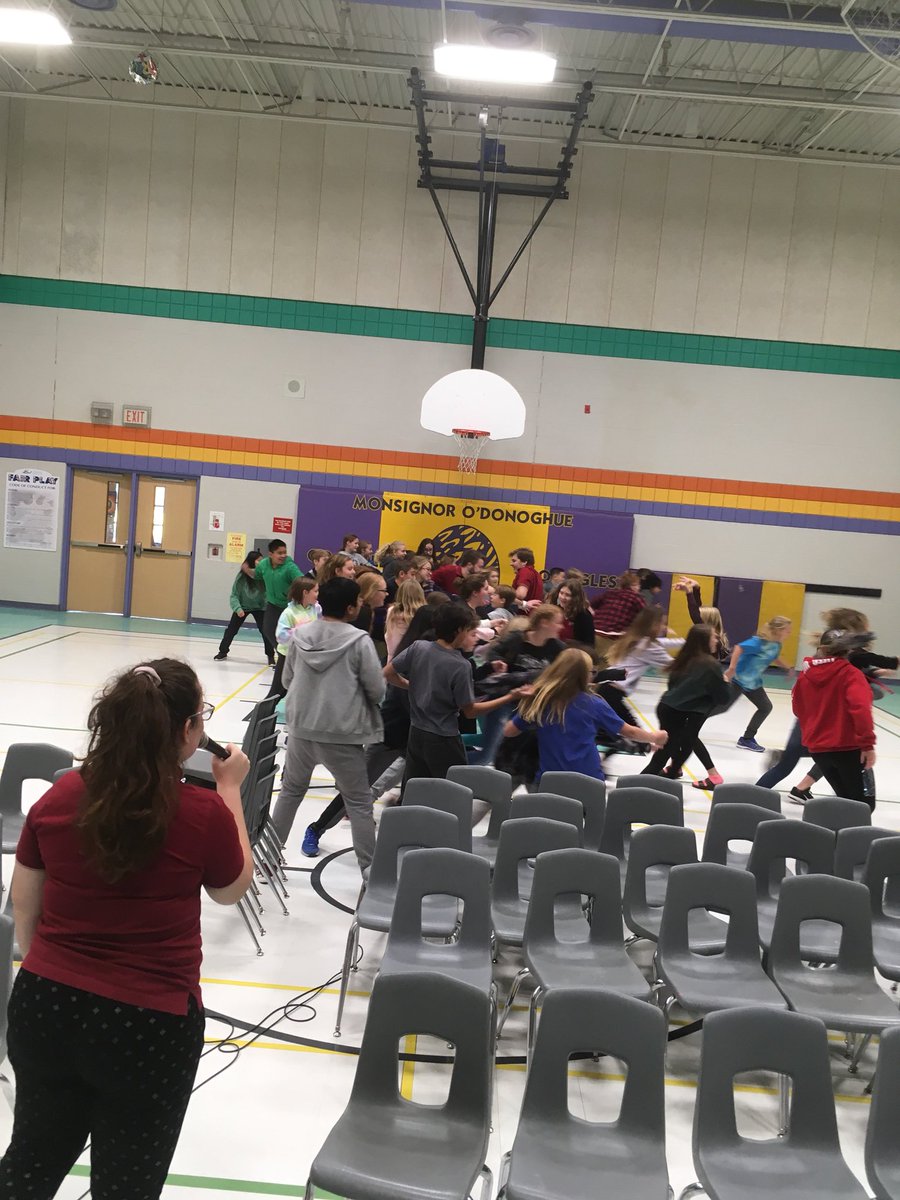 MonsignorO's tweet photo. #NETYouthMinistry @MonsignorO with the Grade 7’s today. A great day! Be sure to ask one of our Grade 7 youth about it!! https://t.co/eZqcEZrDsk