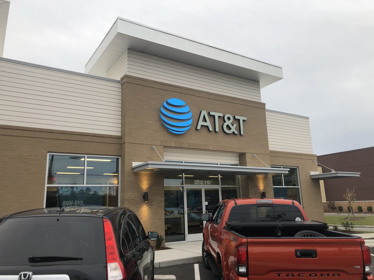 GKeiling's tweet photo. Hanging out with Edwin @ his brand new Prime location here in Wilmington! He’s #Keiling-It!! @AdamMRagab @Mark_PrimeDM @ATT_Chad https://t.co/DJ3kFBQjhK