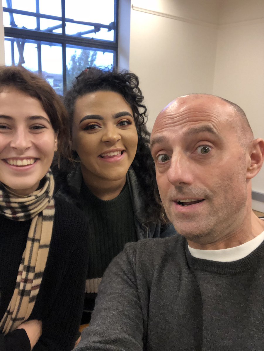 JohnBarrUK's tweet photo. @TheAMTA Gonna miss you lot - Keep up the good work, Keeping listening and learning and most importantly pushing yourselves - See you all in the NY 😉😊❤️ Jonny 💋 #Theresnobusinesslikeshowbusiness #Moneynotes #Diction #Storytelling 😉😊🎼❤️🍀 https://t.co/n5MVKJ4xw8