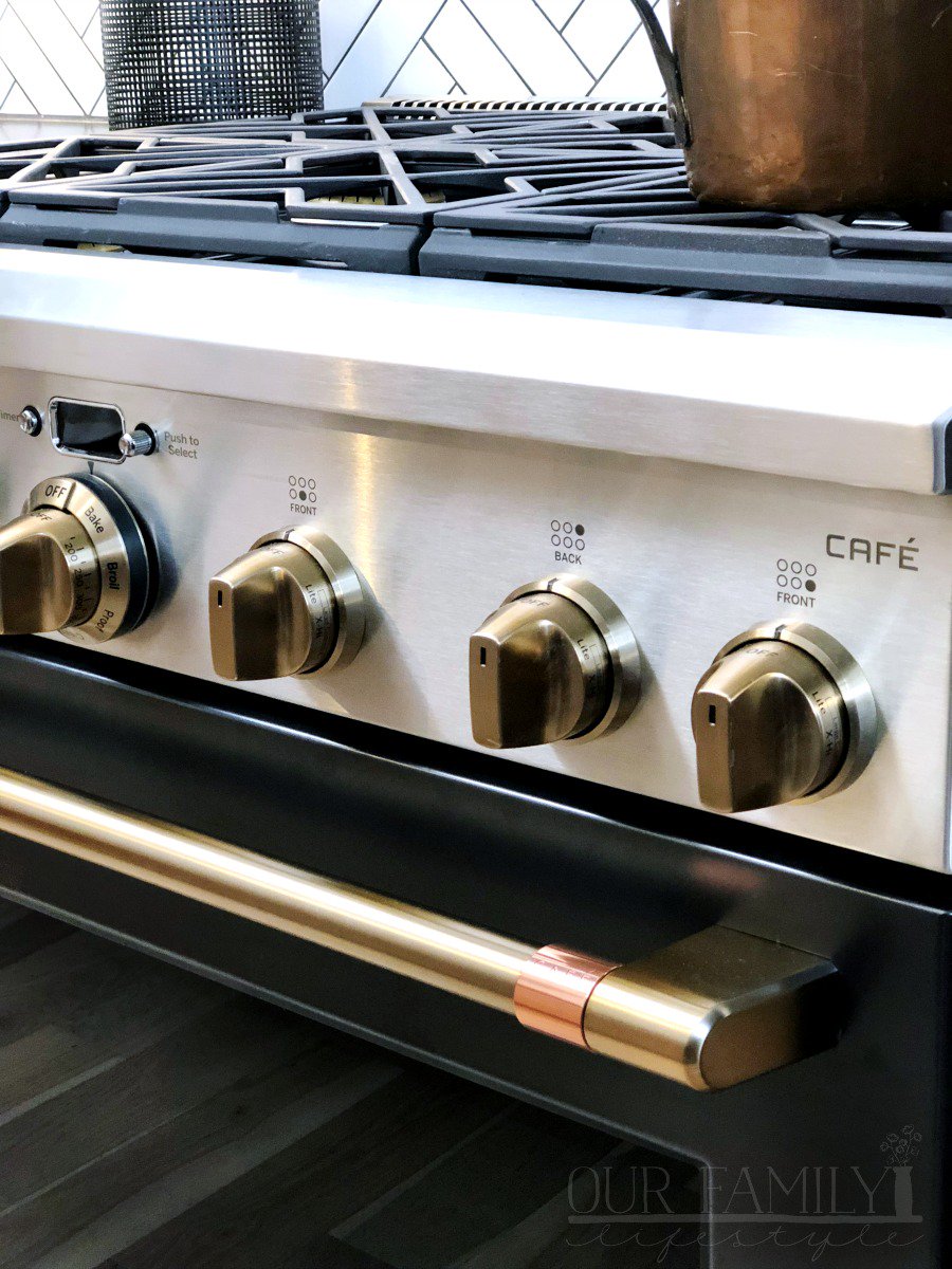 DanielleSmithTV's tweet image. Customizable Kitchen Appliances to Suit Your Style #DistinctByDesign dlvr.it/QpWHXq @7onashoestring