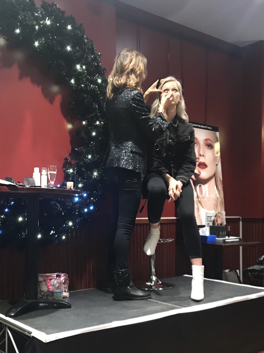 RiciaWTF's tweet image. Had a great evening at the @Lolamakeupuk blogger event this evening! Got to meet the lovely @leepycroft and learned a few new tips and tricks. Thank you to everyone involved! 🙏🏻 #bloggerevent #lolamakeup