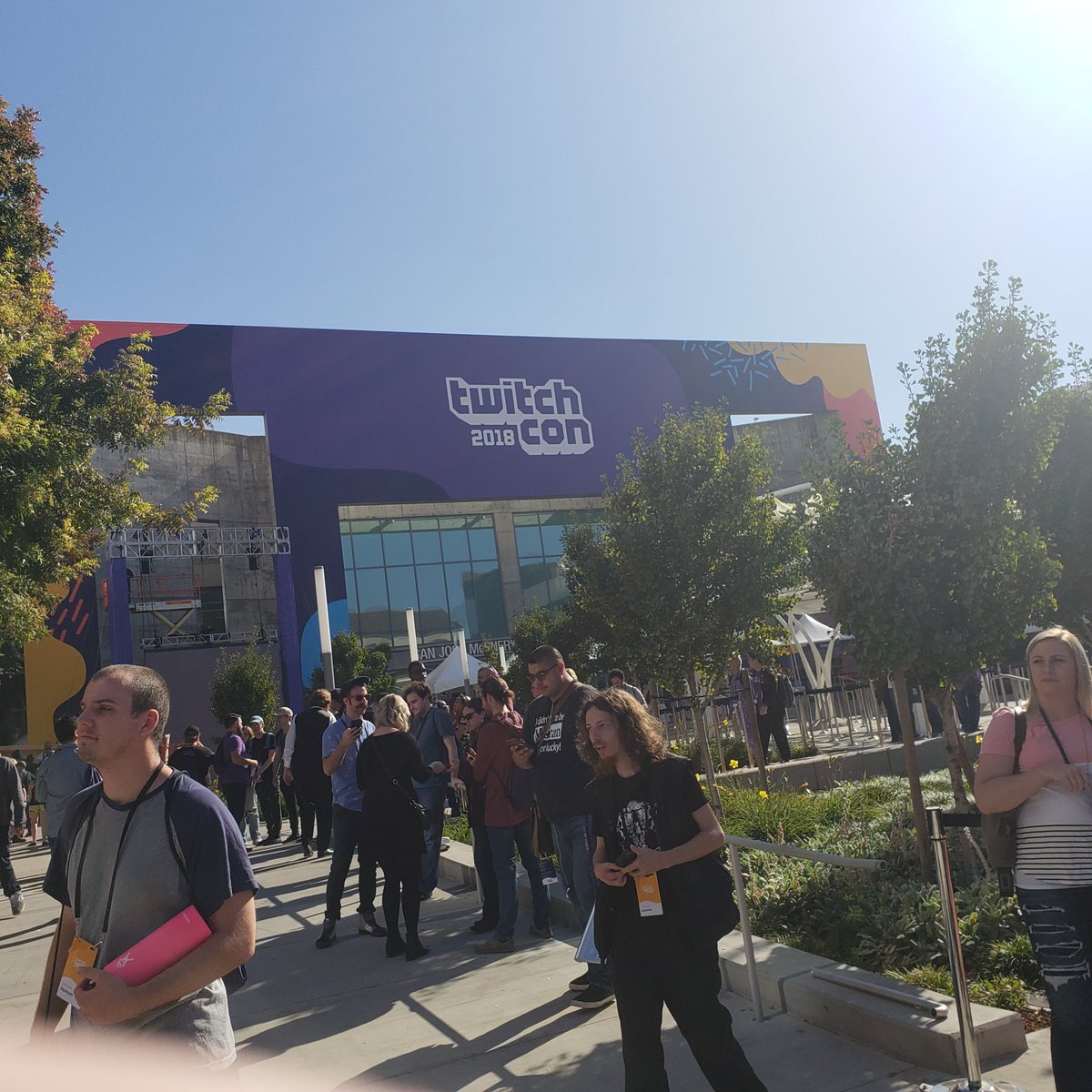 CmtyController's tweet photo. We made it! #TwitchCon2018 https://t.co/OQeeIc9a9q