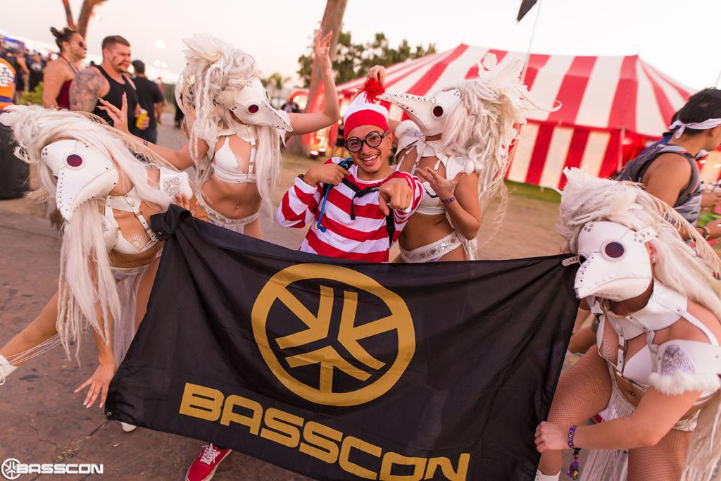 bassconmassive's tweet image. Check out this week's Basscon Spotify Playlist! We're preparing for @EscapeHalloween with some of our favorite tracks from artists playing at the Chopping Block 👹

 Listen here: insom.co/bassconspotify