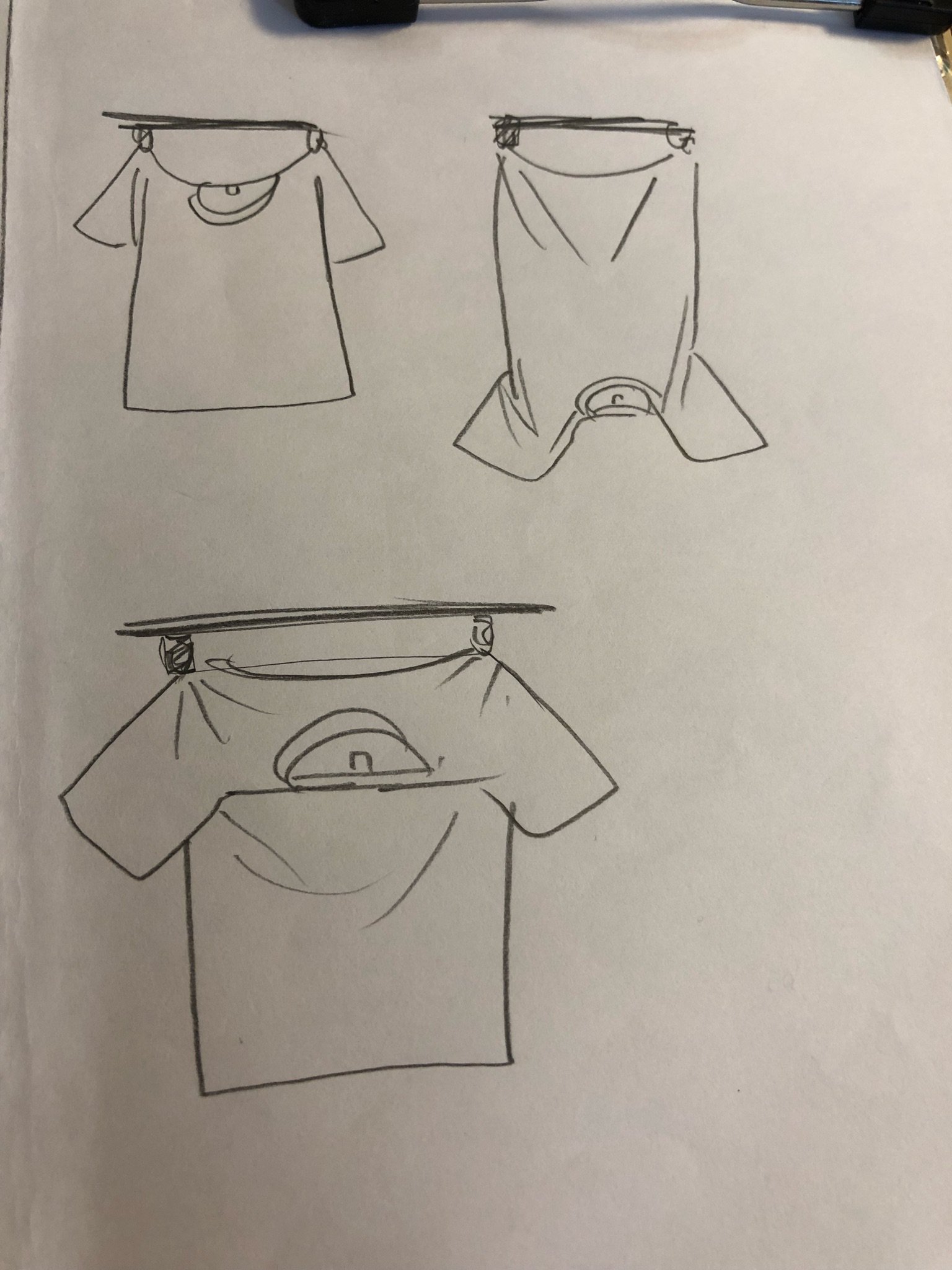 のりつけ雅春 アフロ田中 描いてます Tシャツ干すとき どこつまんで干しても そこが伸びるので 嫌だなーと思ってたけども ハンガーも面倒だし 肩もスソも伸びるの嫌 唯一伸びてもいいのは 脇の下かなと思ったので こう干す事にした どうですかコレ