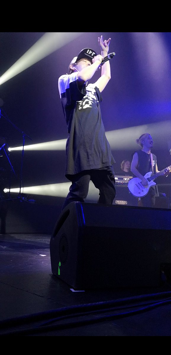 Alice_Xerxes's tweet photo. Le concert de SPYAIR était tout simplement magique ❤️
THEY WERE AMAZING! ❤️
Cette soirée je pense reste l'une des meilleures de ma vie parce que c'était tout simplement génial !
THANK YOU VERY MUCH SPYAIR! ❤️
#SPYAIR https://t.co/fAurrT5XpZ