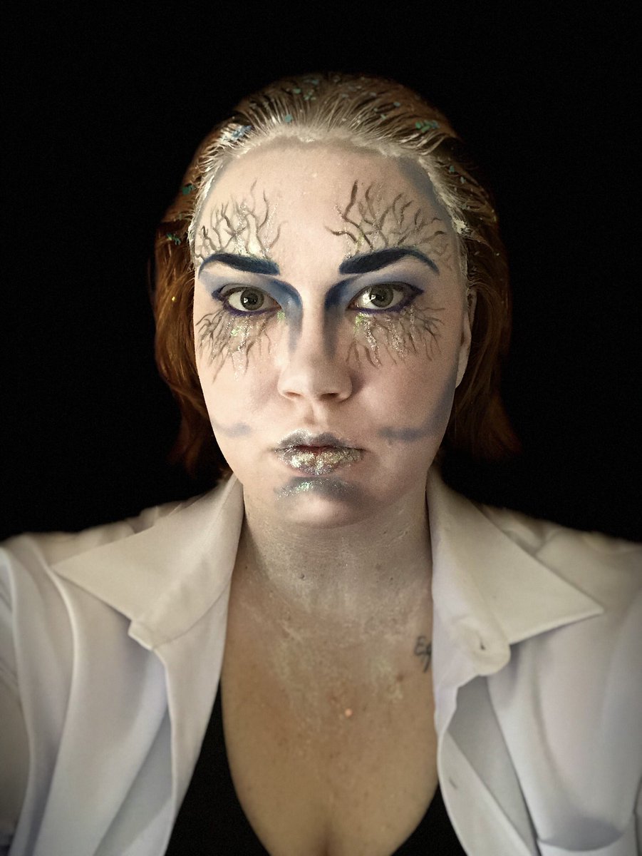 averagealexis95's tweet photo. Not sure what to call this one... any ideas? 🤷♀️ Halloween Makeup Day 8!!! #HalloweenCountdown #HalloweenMakeup #notsureaboutthisone https://t.co/54uHivs9Hr