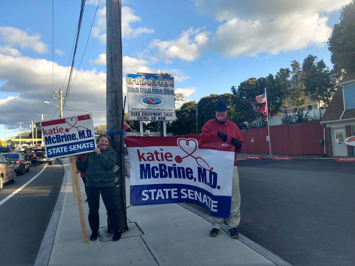 KatieMcbrine's tweet photo. We had a great standout this afternoon in #Weymouth outside the campaign office! #MApoli #NoCompressorStation https://t.co/BOUooEHI0p