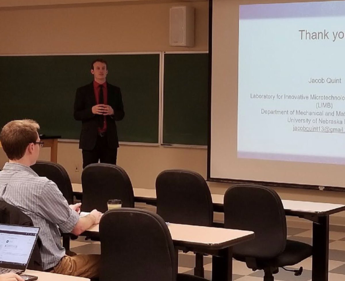 lab_limb's tweet image. Jacob Quint, graduate researcher of #limblab presenting at #microfluid #symposium at #UNMC.
Good job Jacob!