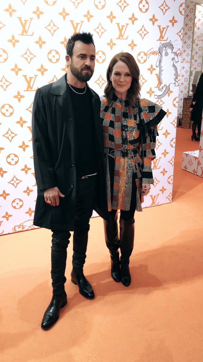 jimshi809's tweet image. #JustinTheroux and #JulianneMoore at tonight’s @LouisVuitton_US #Catogram popup opening party. @MeatpackingNY @LouisVuitton