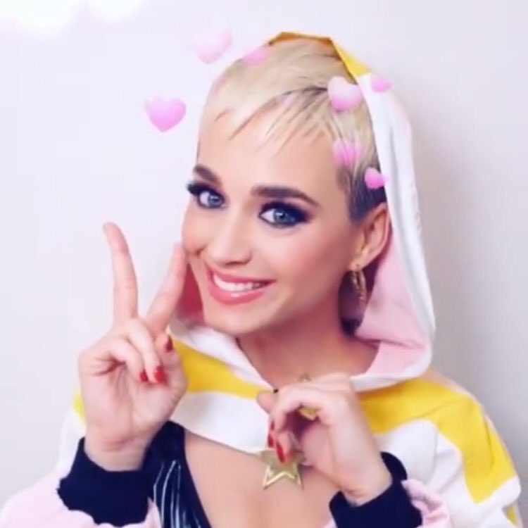 If she stans katy perry, she s  wishing a happy birthday to this magnificent queen!!     