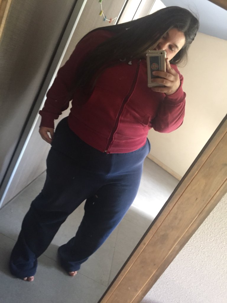 vilcheeee's tweet photo. Quiero abrazarme toda la vida y pedirme mil perdones por las veces que no me aceptaba y sufría por mi cuerpo💚💚
•Me encanta saber que de a poquito todos los días hago un esfuerzo por seguir adelante y superarme cada vez más y no sólo de cuerpo sino de alma también. https://t.co/JnDKoS2qVf