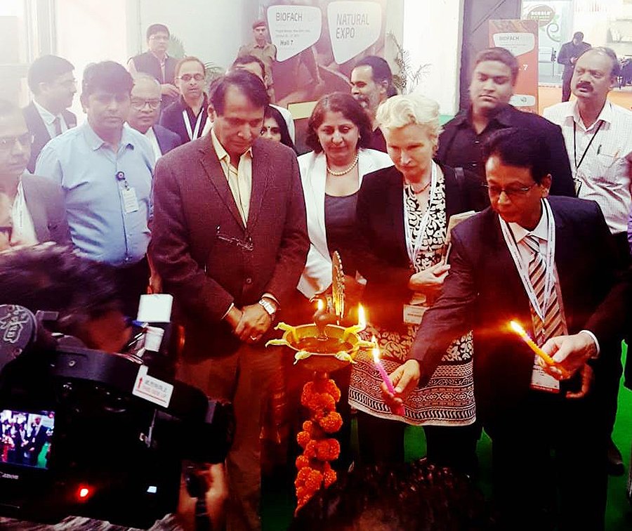 GermanyinIndia's tweet photo. @sureshpprabhu, Minister of Commerce &amp; Industry, Civil Aviation, GoI, &amp; Minister Dr. Renate Schimkoreit, Head of the Department for Economic &amp; Global Affairs @ @GermanyinIndia, at the inauguration of @BiofachIndia. https://t.co/HdLliEbruf