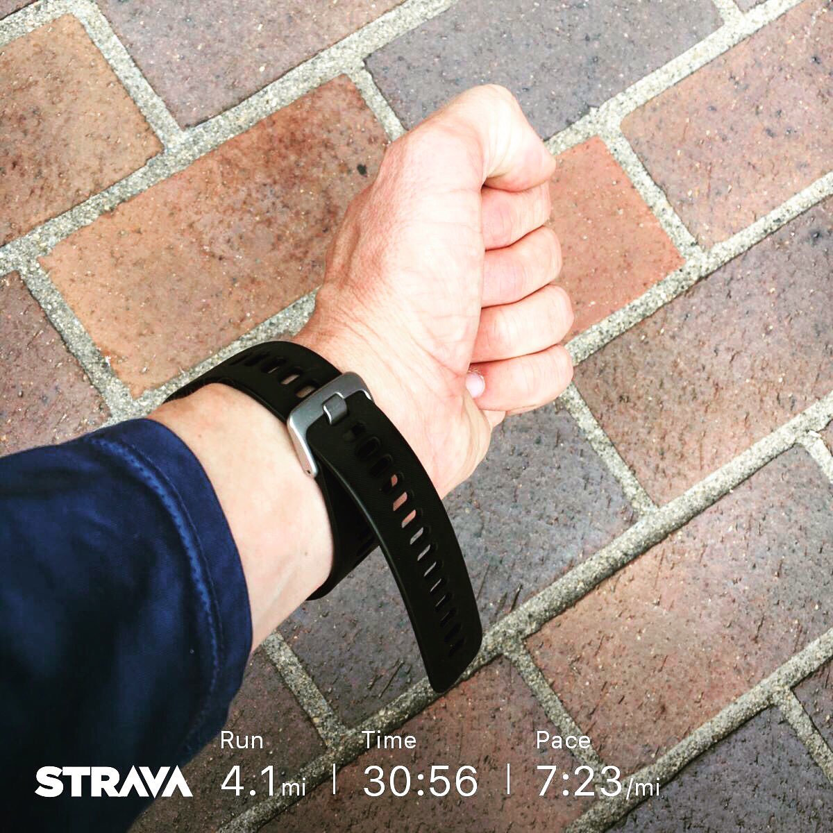 Worse than shin splint? Side stitch? Stress fracture? When your watch’s “keeper” breaks. Third #garmin to do this - All under a year each. Planned obsolescence? You might be giving the designers too much credit🤨

#garminwatch #garminforerunner #strava #gpswatch #running #rei