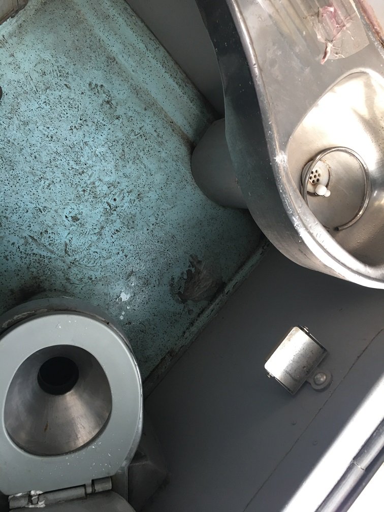 sdivakaran80's tweet photo. @RailMinIndia @drmsbc @GMSWR Had the privilege of travelling in YPR-DEE Duranto Exp. (PNR No.:4561078079). AC-I coach in pathetically bad shape. From Leaking &amp; dirty toilets to shaky and broken seats. Sent emails to relevant officials.. no response. https://t.co/rkqs36Cx8E