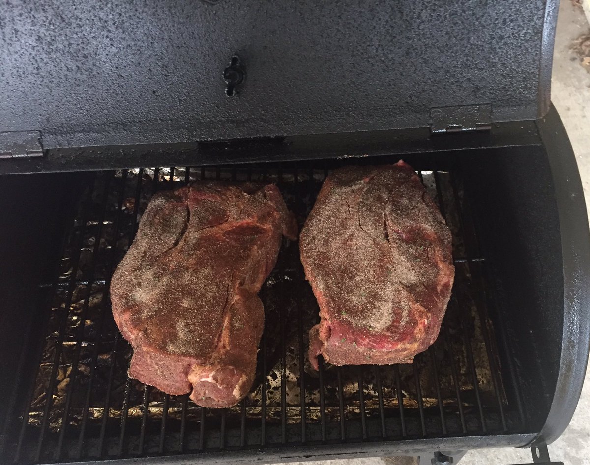 shawn_clounch's tweet image. Tried another @HowToBBQRight recipe again tonight and once again it was a success #pulledbeef