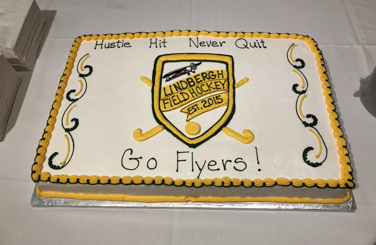 FlyersGirlsFH's tweet photo. Banquet Time!! Check out that cake!!! https://t.co/azae1mSiJ1