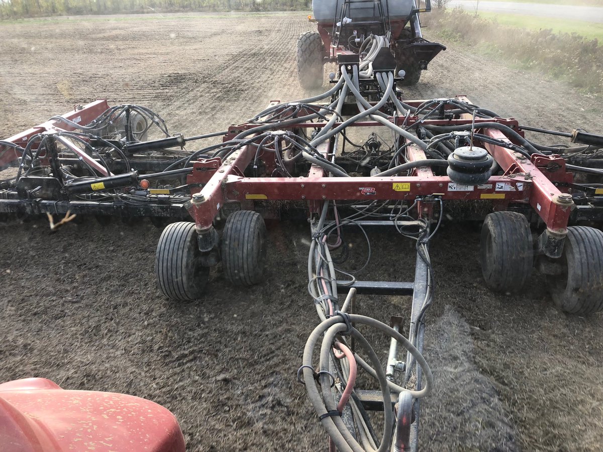 Last pass planting and replanting wheat 🌾 2018. Last field went in better than first. Now for a dry November 🙏#ontag #ontariowheat
