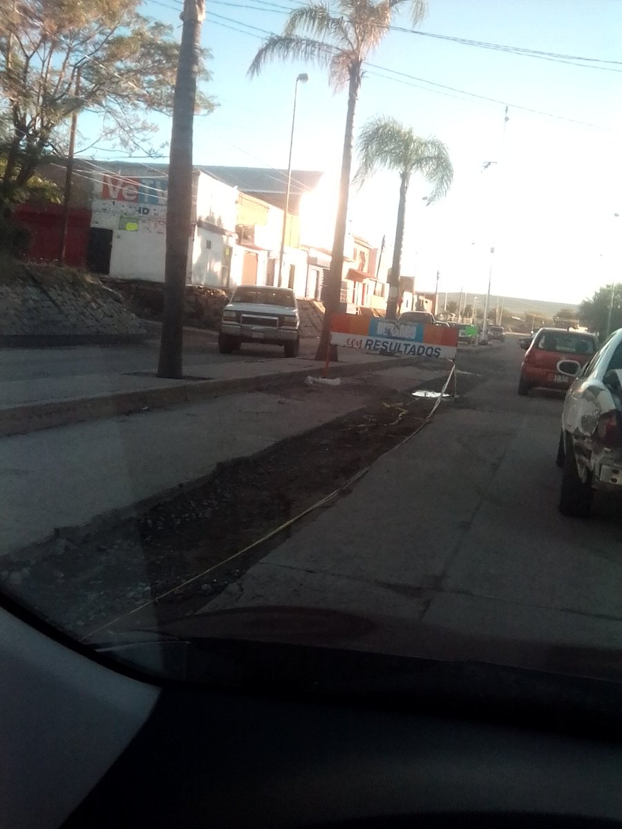 ErikaFl74's tweet photo. @luizork @ZujeyLuna10 @spublicos_dgo @DrRamonEnriquez  esta rehabilitación tiene varias semanas y ninguna autoridad se hace presente https://t.co/FcTrLKsbEQ