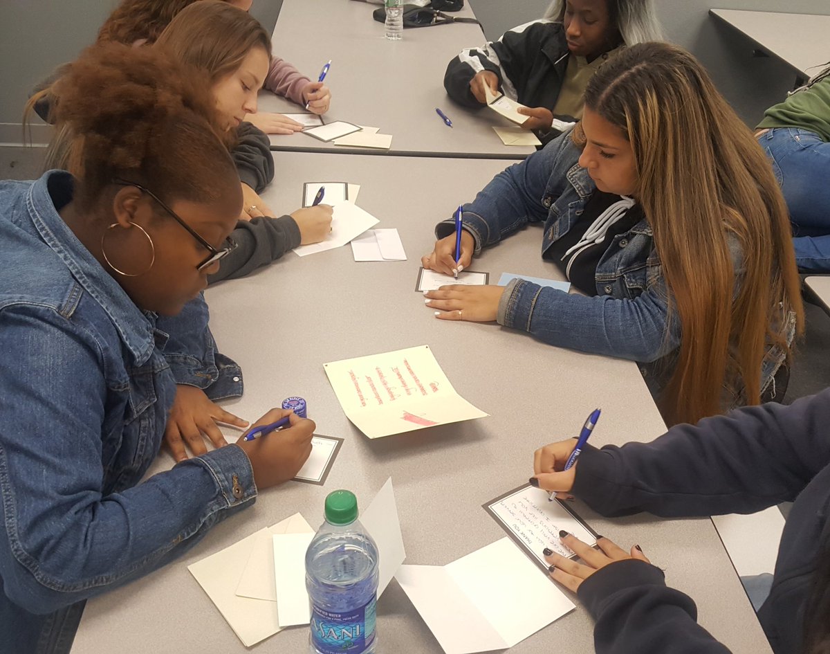 MrsMGoncalves's tweet photo. @LHS_NJ National Honor Society took time tonight to write letters of appreciation to our Veterans. @LindenSchoolsNJ @classss @LPSSupt @lhsclasss2019 https://t.co/HlMBBH6gOd
