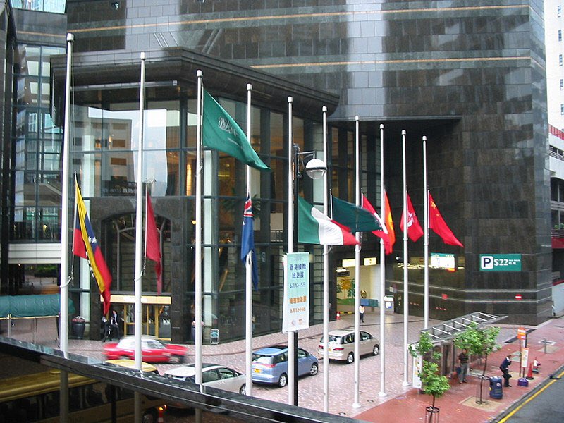 s4br1na's tweet image. Ketika berkabung, bendera negara-negara diturunkan setengah tiang. Tapi bendera Arab Saudi tidak. 

Tahukah kamu kenapa?