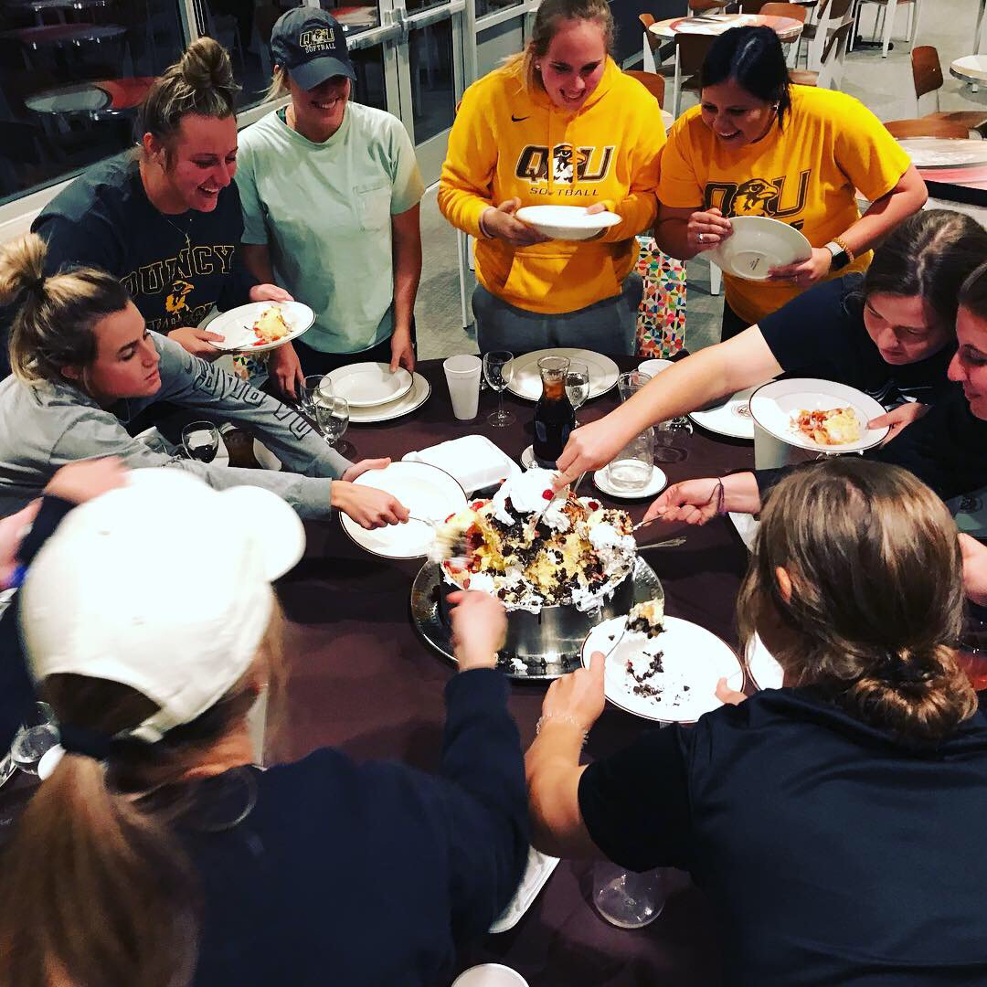 HawksDining's tweet photo. Great #cheftable tonight with @quhawkssoftball  #hawksdining #chaserocks https://t.co/I9bHUxbyLZ