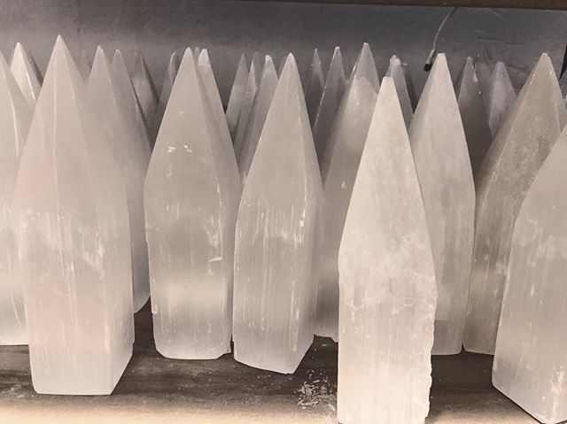 based_in_design's tweet photo. All the selenite points today 😍 https://t.co/11sAgj2pvu https://t.co/F6v6JaUmud