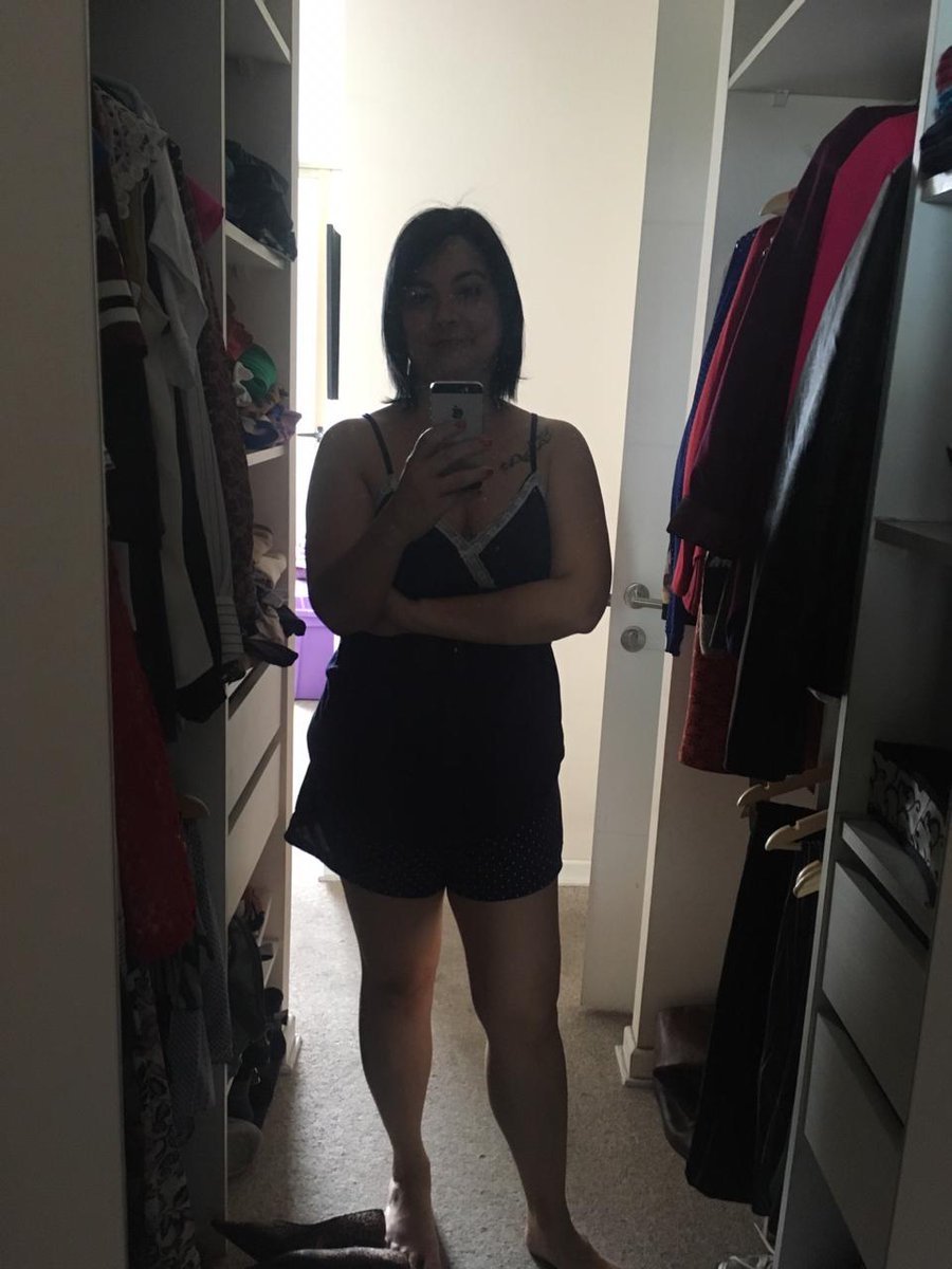 aldunatefran's tweet photo. Foto 1) Cuando sales a trabajar
Foto 2) Cuando trabajas desde la casa 😂
#MendigoLook #ComfortLook #FelizJueves https://t.co/Cw4Q47OM8j