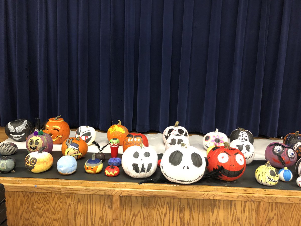 Jackson_Vikings's tweet photo. All the pumpkins in our AVID pumpkin patch! https://t.co/OyIYGGmTUD