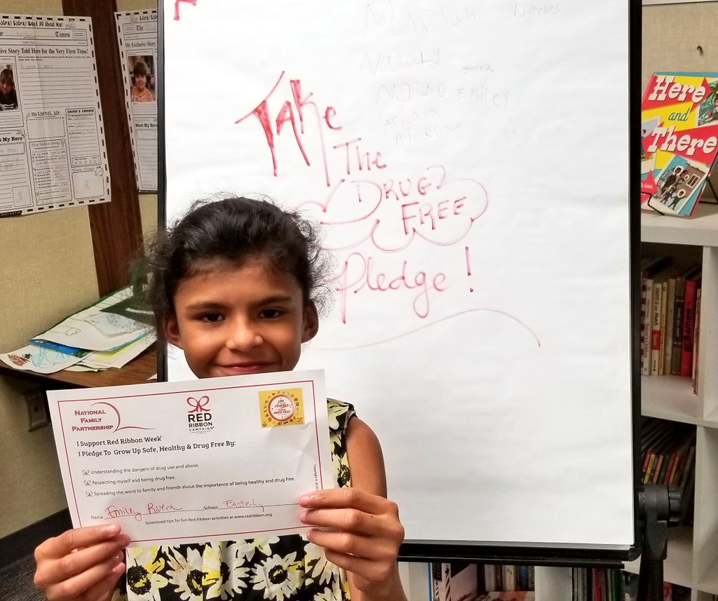 ericphangrath's tweet photo. In honor of @redribbonweek, Ss took a pledge to stay drug free. They made #TooSmartToStart gifts for Ss and staff around school, and learned about ways to #SayNoToDrugs! #drugfree #redribbonweek2018 #Easterbyisawesome #LoveMyJob https://t.co/xHXxgkiknn