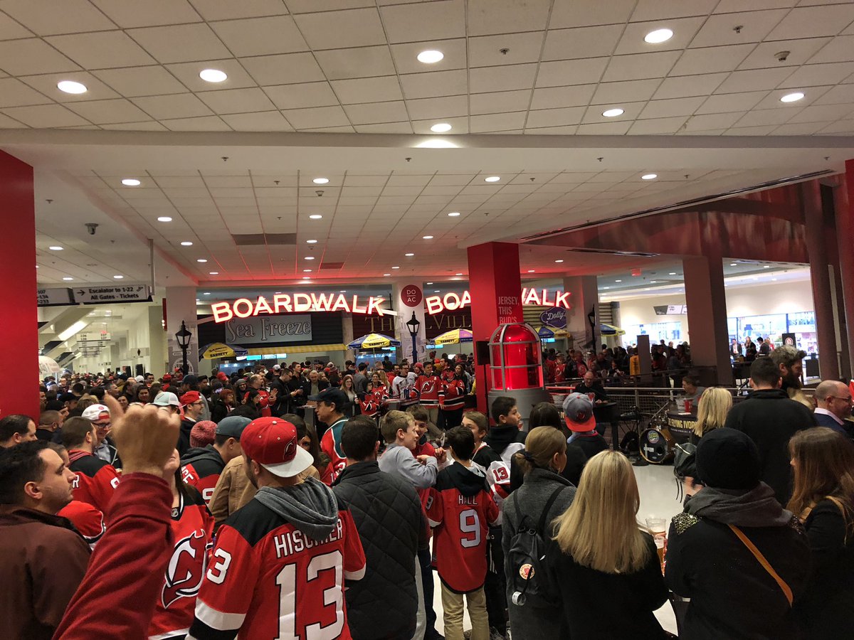 The <a href="/flyingivoriesdp/">The Flying Ivories</a> + <a href="/NJDevils/">New Jersey Devils</a> =  😍🎶🎹 #DuelingPianos #NJDevils 😈