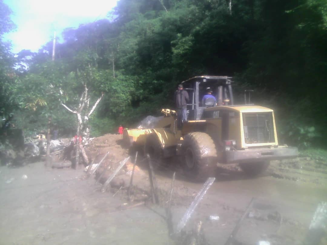 Min.Transporte trabaja Bote derrumbes Y limpieza Quebradas T007 Boconó- Campo Elías-Limite Portuguesa Edo Trujillo EMERGENCIA LLUVIAS @TransporteGobVe <a href="/tupamarohipolit/">Hipo Lito</a> <a href="/VicetrVzla/">ViceTransTerrestre</a> <a href="/RangelSilva4F/">Rangel Silva</a> <a href="/Gerardo4fPsuv/">Gerardo Márquez</a> <a href="/GobTrujillo/">Gobierno de Trujillo</a> <a href="/dinfratrujillo1/">Dirección de Infraestructura del Edo Trujillo</a> <a href="/hugbelpsuv/">Hugbel Roa</a> <a href="/NicolasMaduro/">Nicolás Maduro</a> <a href="/dcabellor/">Diosdado Cabello R</a>